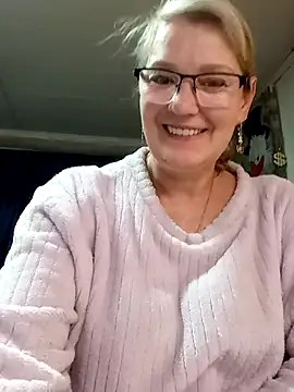 irinamaux online show from April 28, 10:37 pm