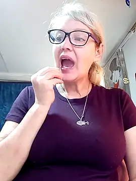 irinamaux online show from May 3, 6:41 am