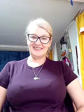 irinamaux online show from May 4, 1:12 am