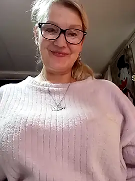 irinamaux online show from May 8, 9:36 am