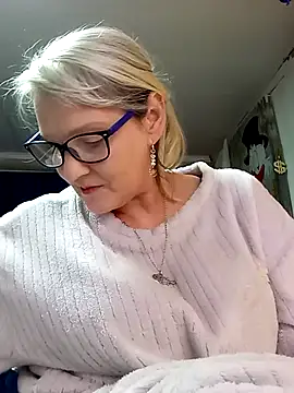 irinamaux online show from May 10, 3:33 am