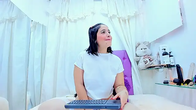 emily madrid online show from January 5, 4:48 pm
