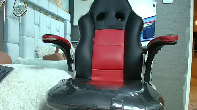 emily madrid online show from November 8, 5:40 am