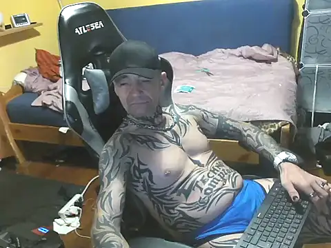 Tomi18cmm2 online show from October 31, 10:33 pm