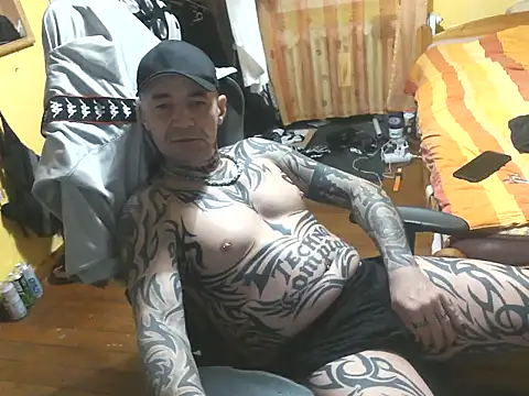 Snapshot of Tomi18cmm2 chatting on February 5, 9:19 pm Tomi18cmm2 online show from February 5, 9:19 pm