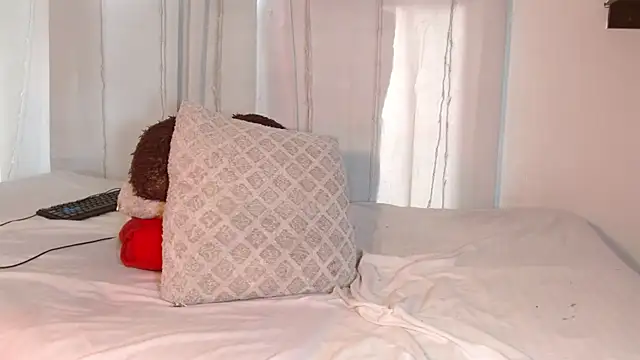 mollyguns online show from December 7, 9:33 pm