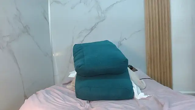 mollyguns online show from September 19, 9:48 pm