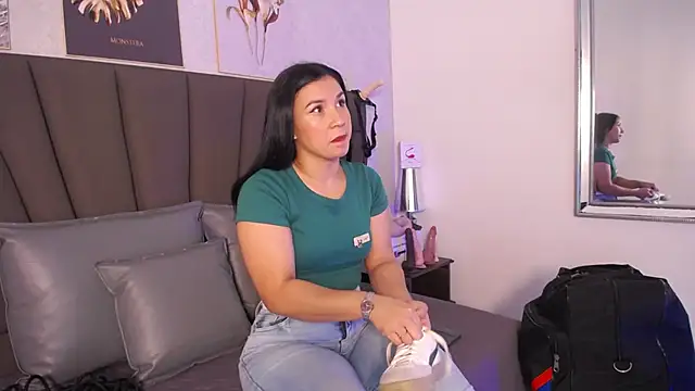 Sofi Perez  online show from May 3, 11:27 am