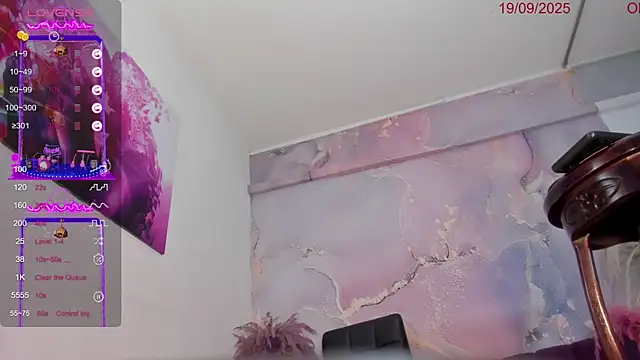 Snapshot of VALERIAQUEENTS chatting on September 19, 12:39 pm VALERIAQUEENTS online show from September 19, 12:39 pm