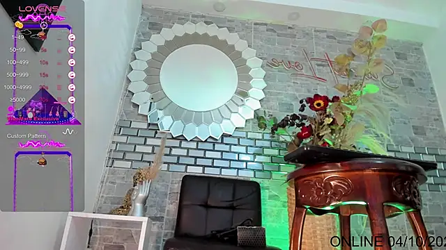 Snapshot of VALERIAQUEENTS chatting on October 4, 4:10 am VALERIAQUEENTS online show from October 4, 4:10 am