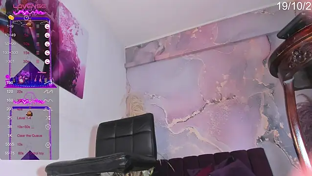 Snapshot of VALERIAQUEENTS chatting on October 19, 1:23 pm VALERIAQUEENTS online show from October 19, 1:23 pm