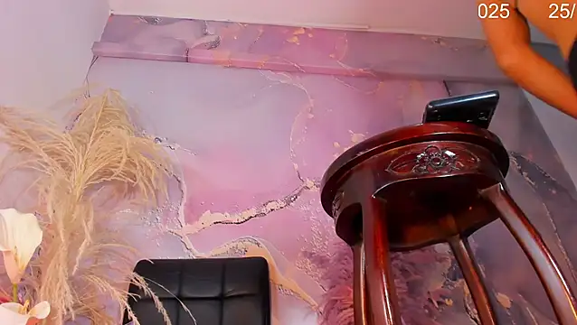 Snapshot of VALERIAQUEENTS chatting on October 25, 2:24 pm VALERIAQUEENTS online show from October 25, 2:24 pm