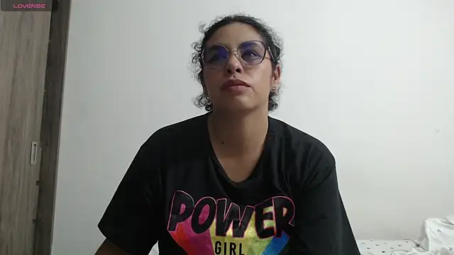 Snapshot of Anne_purple chatting on October 1, 4:24 pm Anne purple online show from October 1, 4:24 pm