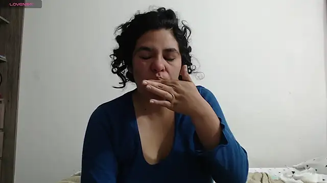 Snapshot of Anne_purple chatting on October 6, 4:04 pm Anne purple online show from October 6, 4:04 pm