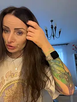 Snapshot of _AHHA_ chatting on October 24, 8:11 am  AHHA  online show from October 24, 8:11 am