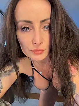 Snapshot of _AHHA_ chatting on November 1, 8:27 am  AHHA  online show from November 1, 8:27 am