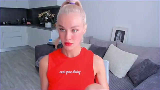 Snapshot of HoneyBunnyPot chatting on December 25, 9:13 am HoneyBunnyPot online show from December 25, 9:13 am