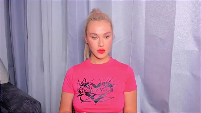 Snapshot of HoneyBunnyPot chatting on February 5, 2:48 pm HoneyBunnyPot online show from February 5, 2:48 pm