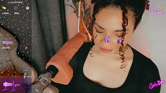 Snapshot of Queen_Deepthroat chatting on May 3, 11:44 pm Queen Deepthroat online show from May 3, 11:44 pm