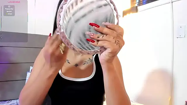 Snapshot of Julieta_Coopeer_ chatting on March 10, 10:42 am Julieta Coopeer online show from March 10, 10:42 am