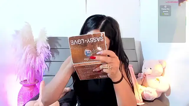 Snapshot of Julieta_Coopeer_ chatting on March 16, 10:41 am Julieta Coopeer online show from March 16, 10:41 am