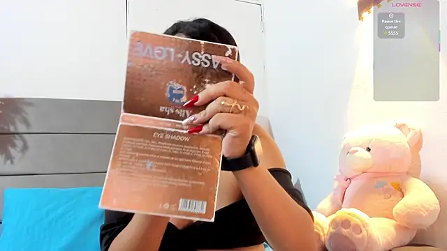 Snapshot of Julieta_Coopeer_ chatting on March 21, 10:42 am Julieta Coopeer online show from March 21, 10:42 am