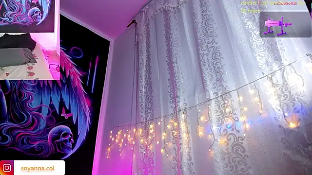 Snapshot of daarklover chatting on February 1, 2:32 am daarklover online show from February 1, 2:32 am