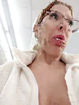 blondyruby online show from November 12, 5:24 pm