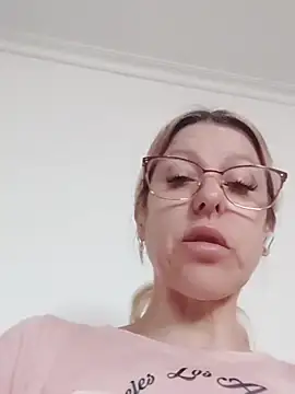 Snapshot of blondyruby chatting on February 18, 9:38 am blondyruby online show from February 18, 9:38 am