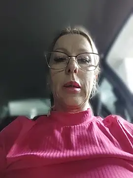 Snapshot of blondyruby chatting on March 3, 6:47 pm blondyruby online show from March 3, 6:47 pm