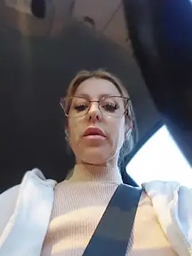 Snapshot of blondyruby chatting on March 10, 6:24 pm blondyruby online show from March 10, 6:24 pm