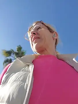 Snapshot of blondyruby chatting on March 16, 9:24 am blondyruby online show from March 16, 9:24 am