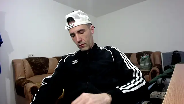 Snapshot of I_like_older_menn chatting on February 13, 6:20 am I like older menn online show from February 13, 6:20 am