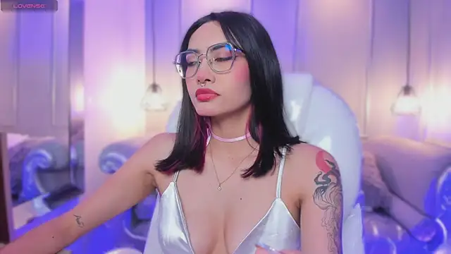 AzuraKindong online show from March 6, 7:32 pm