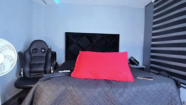 Dancelwashington online show from April 3, 11:47 pm