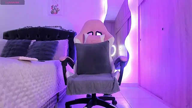 Amaranthaa1 online show from October 10, 11:31 am