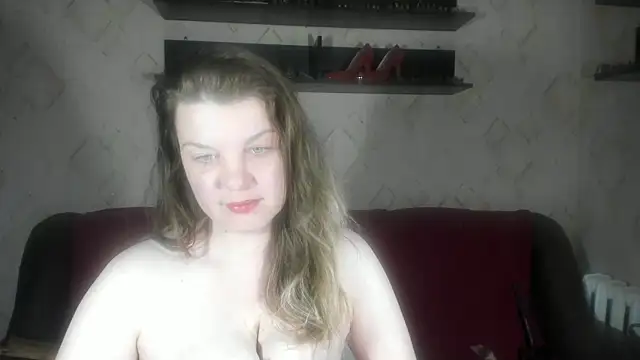 Snapshot of DarkIlona chatting on November 18, 4:28 am DarkIlona online show from November 18, 4:28 am