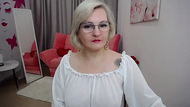 BlondeBrilliant7 online show from December 16, 2:57 am