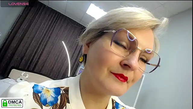 BlondeBrilliant7 online show from December 22, 6:43 am