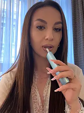 SecretSienna online show from March 23, 7:45 am