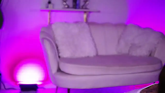 Snapshot of SecretSienna chatting on April 27, 3:04 am SecretSienna online show from April 27, 3:04 am