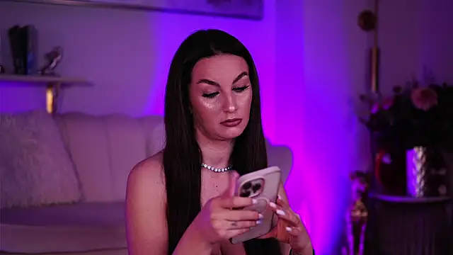 Snapshot of SecretSienna chatting on May 2, 3:11 am SecretSienna online show from May 2, 3:11 am