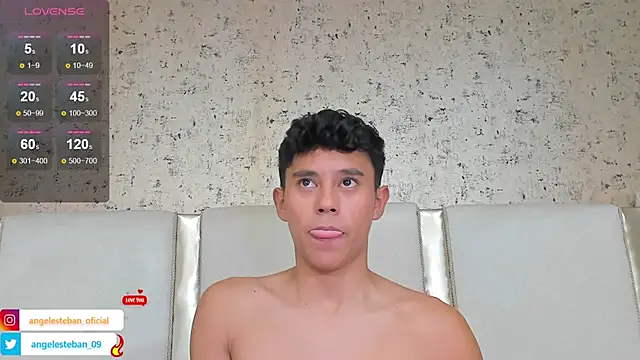 Snapshot of Angel_esteban_fx chatting on January 17, 10:22 am Angel esteban fx online show from January 17, 10:22 am