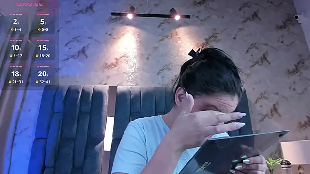 Snapshot of Arii_Vga chatting on November 2, 5:10 am Arii Vga online show from November 2, 5:10 am