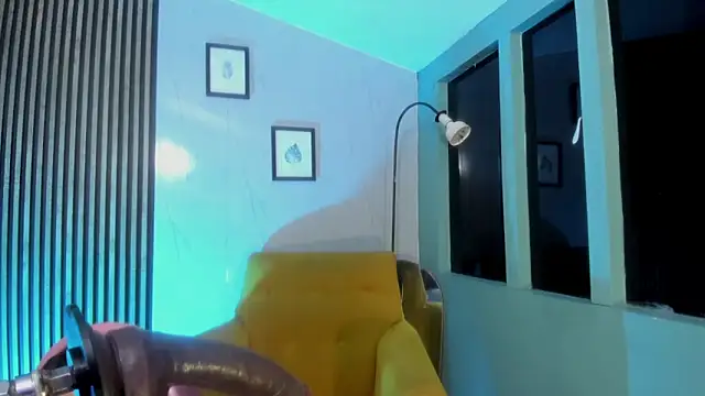 Snapshot of Red_lady chatting on February 20, 3:47 am Red lady online show from February 20, 3:47 am