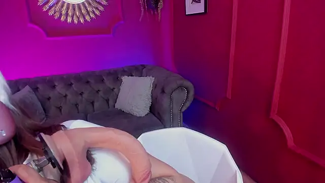 Red lady online show from March 26, 3:56 am