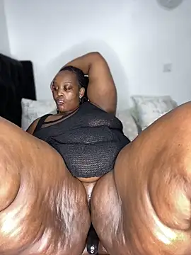 MsWhiteChocolatte online show from February 20, 6:48 am