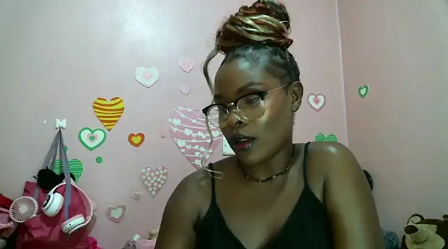 Snapshot of hot_cupcake01 chatting on December 17, 2:12 am hot cupcake01 online show from December 17, 2:12 am
