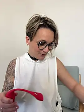 Snapshot of marinella07 chatting on March 13, 1:29 pm marinella07 online show from March 13, 1:29 pm