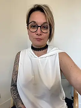 Snapshot of marinella07 chatting on March 18, 12:14 pm marinella07 online show from March 18, 12:14 pm